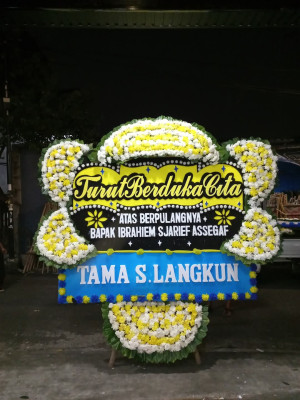 Papan Bunga Duka di Ome